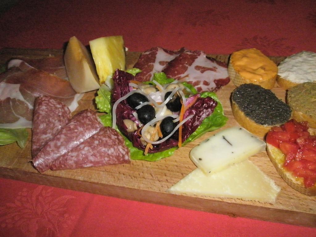 Albergo Ristorante Montecucco Da Tobia Sigillo Ngoại thất bức ảnh