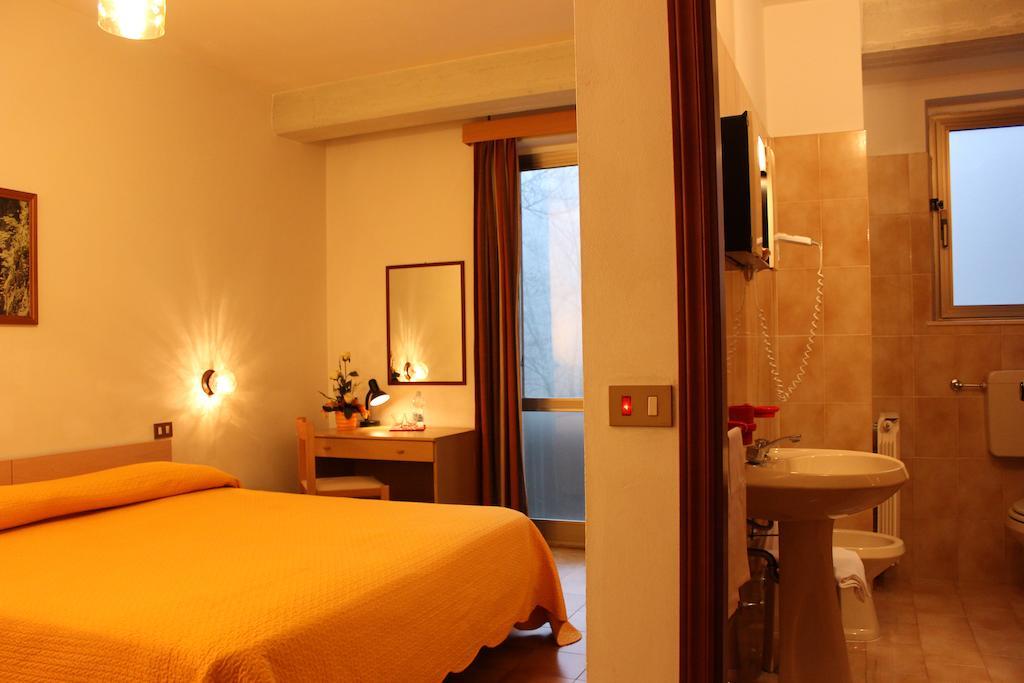 Albergo Ristorante Montecucco Da Tobia Sigillo Phòng bức ảnh