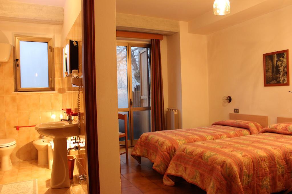 Albergo Ristorante Montecucco Da Tobia Sigillo Phòng bức ảnh